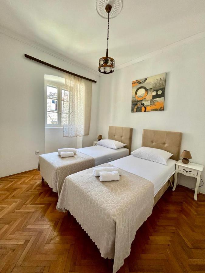Old Town Heart Apartment โกตอร์ ภายนอก รูปภาพ